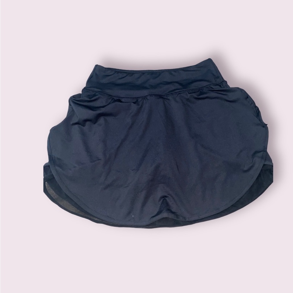 Husnainna high waisted mesh layered tennis skirt, has two pockets.